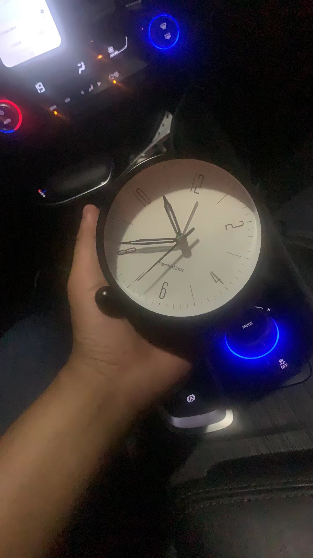 網(wǎng)約車司機，“卷”在車流里